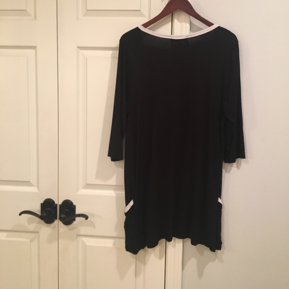 KAREN KANE Blk&Wht Pocketed Knit Top 1X - Picture 4 of 4